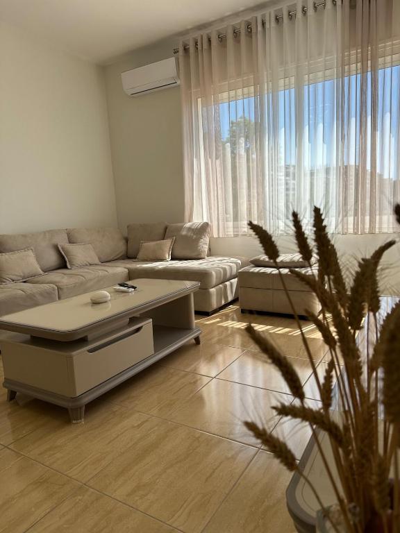 Seaside Apartment, Balcony View, Vlorë