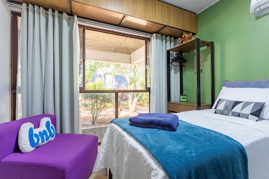 Estúdio aconchegante e funcional - cama casal ou 2 de solteiro - ar condicionado - wifi - netflix - cozinha, Brasília