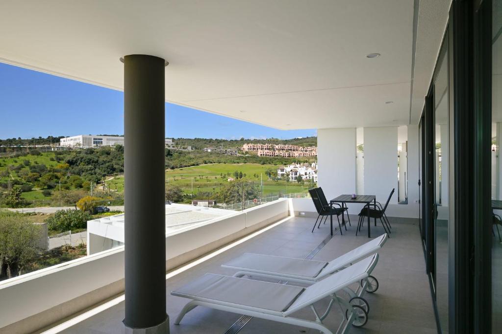 2-Bedroom Apartment in Azahar de Estepona - 4