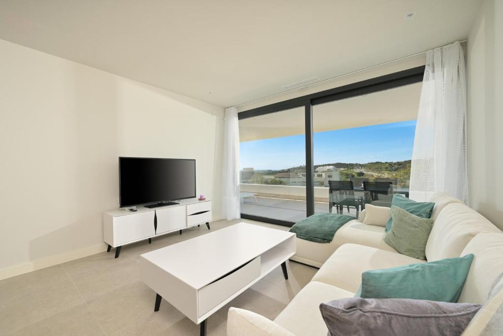 2-Bedroom Apartment in Azahar de Estepona - 5