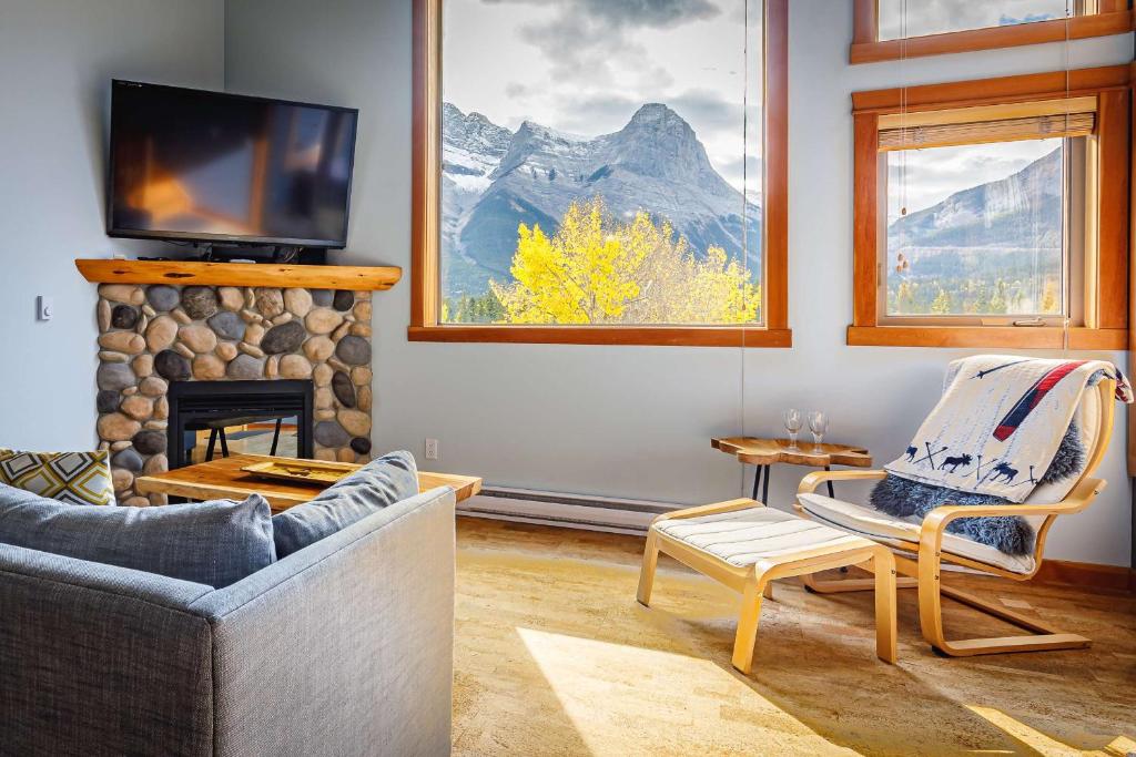 Ha Ling Haven - Penthouse with Shared Rooftop Hot Tub, Canmore
