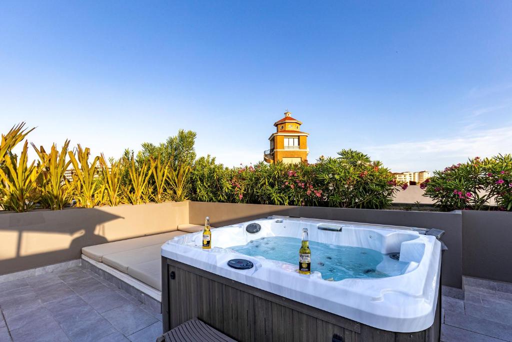 2 BR Condo at Cabo Marina Private Jacuzzi & Grill - 3