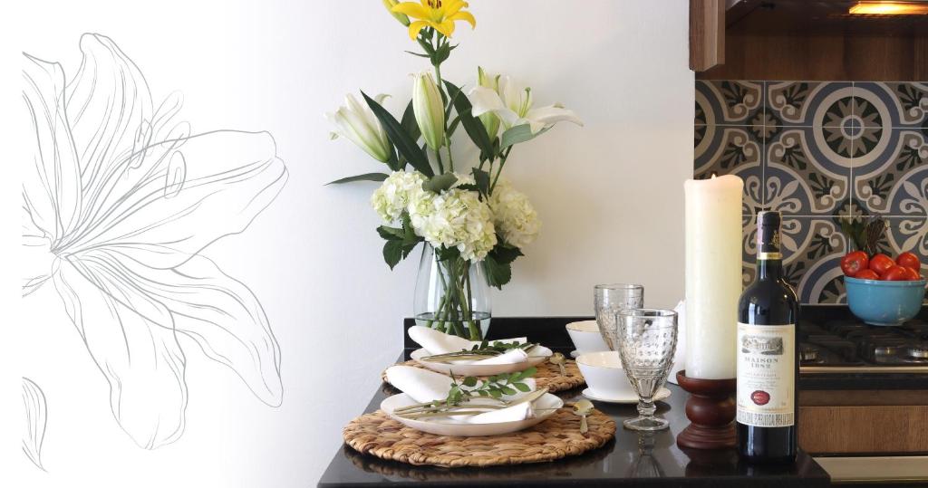 MONTFORT Suite Royale Refined Retreat Facing Historic Bogota's Church with Sunset Terrace - 4