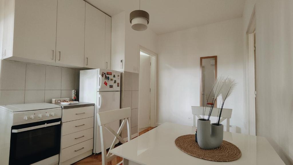 Cozy & Bright Garden Flat - 4