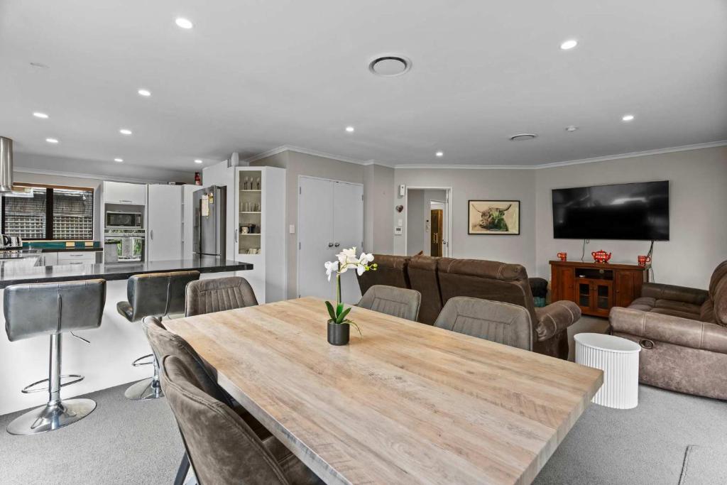 Hamilton Hideout, Hamilton