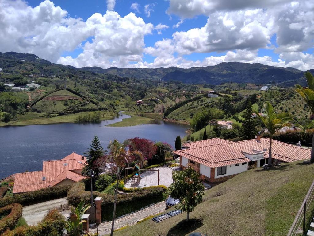 CASA CAMPESTRE MONTECARLO Guatapé- desayuno a pareja - 2