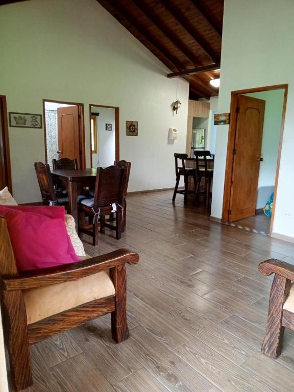 Beautiful Country House located in Llanogrande - 2