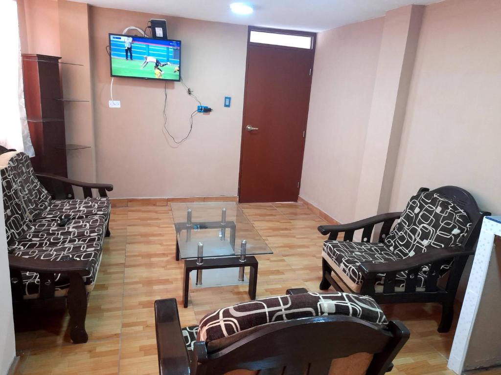 402 Comfy Apt WiFi kitchen SmartTV Central at Callao - 5