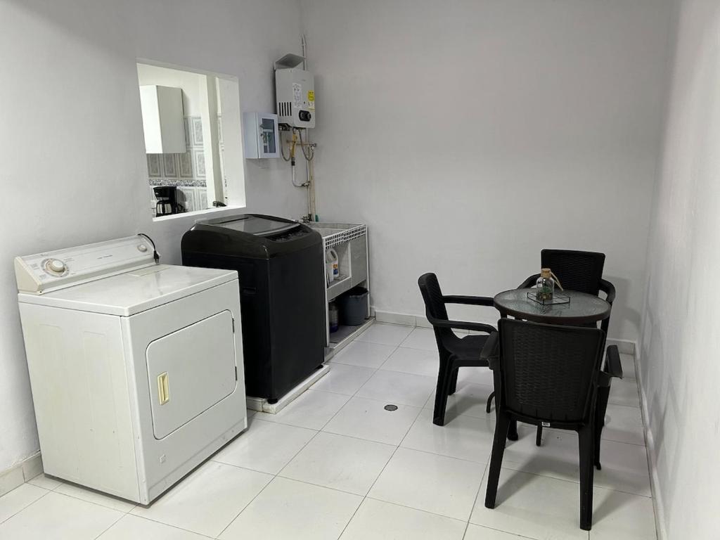 Linda Casa, excelente ubicación - 5