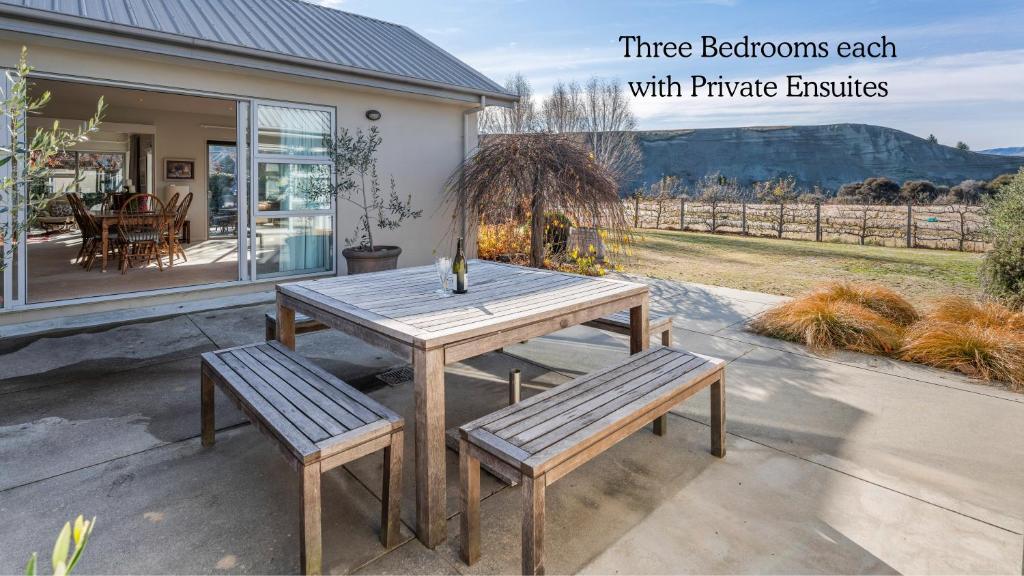 Tranquil on Ribbonwood - Wanaka Holiday Home, Wanaka