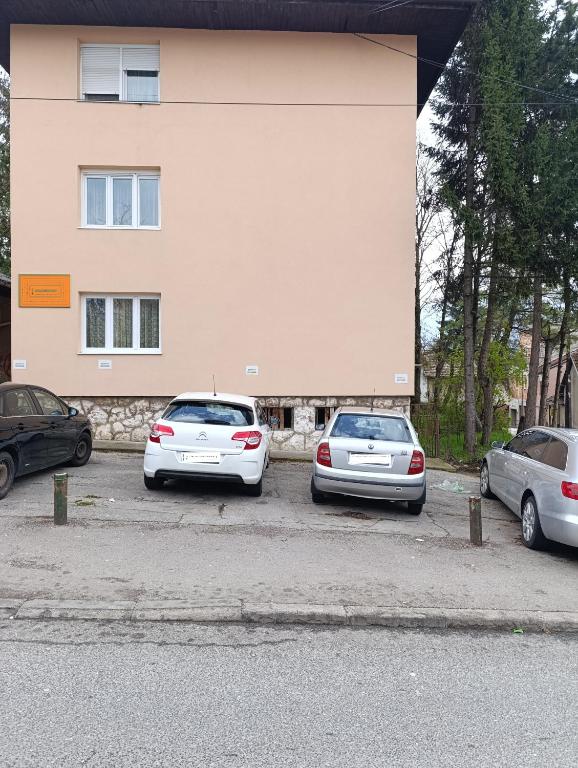 LuxApart Bjelave City Centar free parking - 4