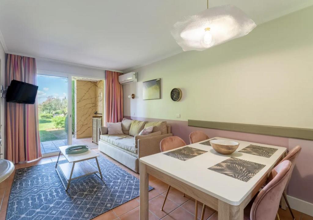 Golf de Pont Royal - appartement paisible rez de jardin - terrasse & piscine - 3