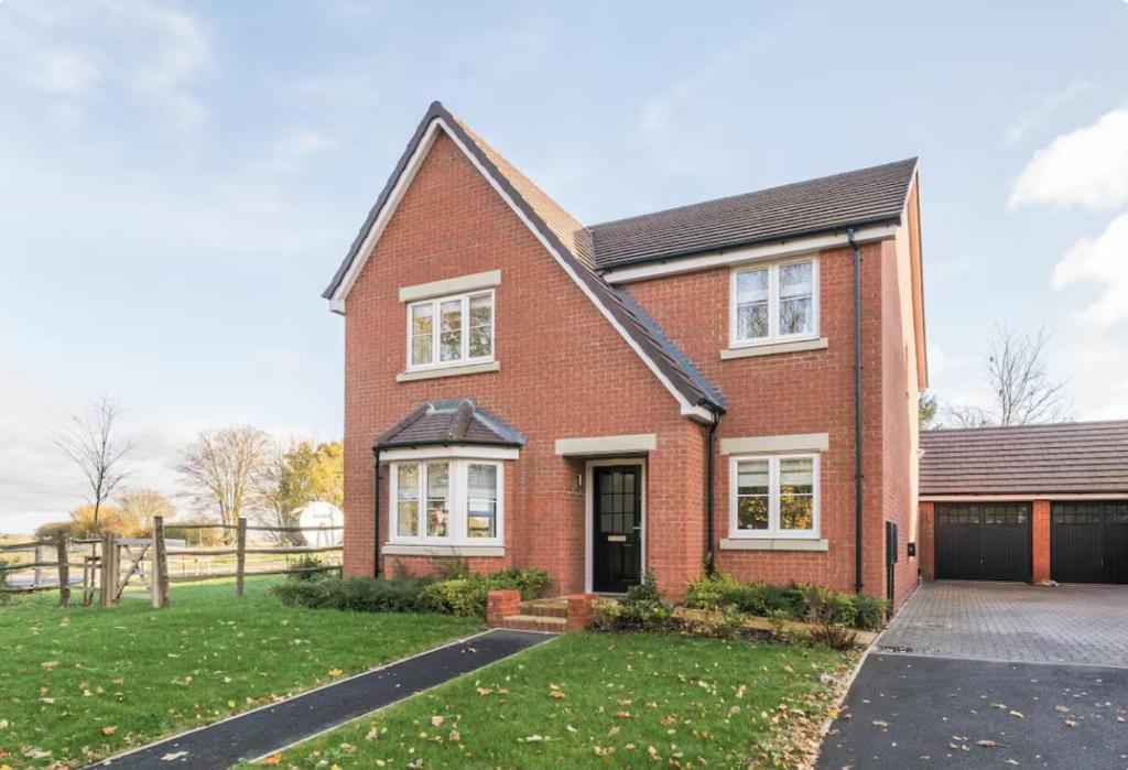 Beautiful 4 bed house - Bedford countryside, Blunham