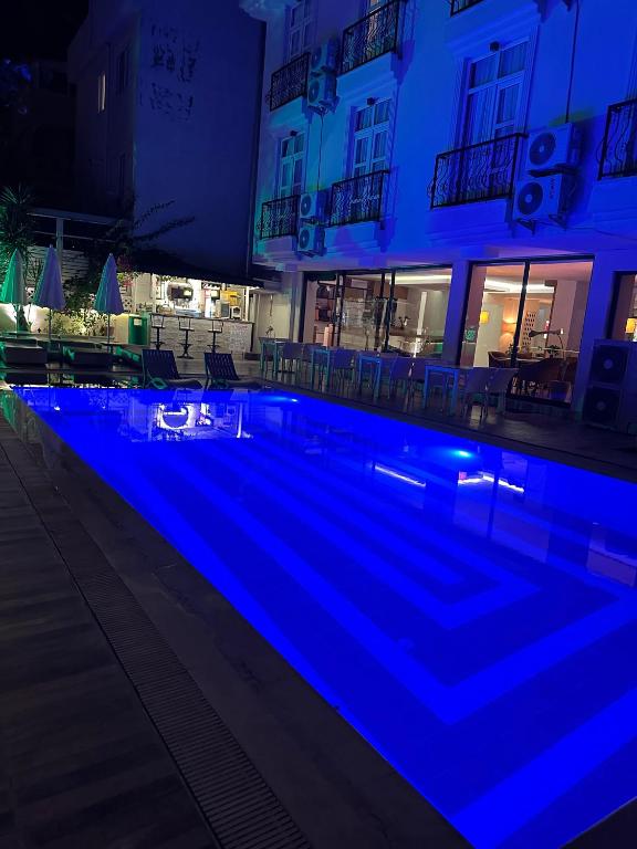 スイミングプール