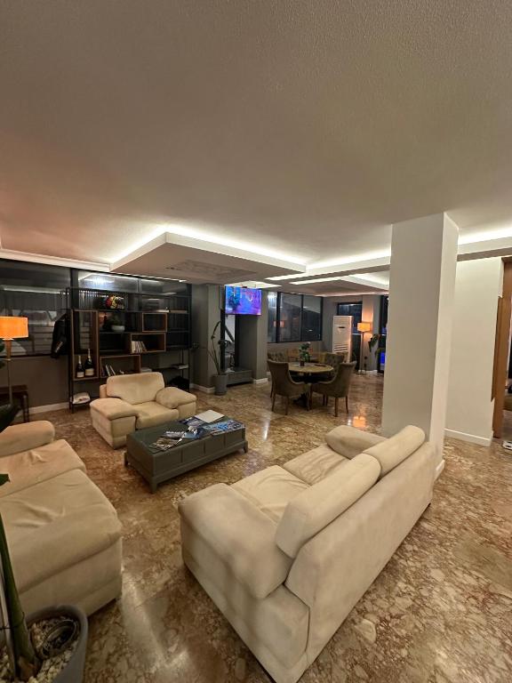 フロント・ロビー