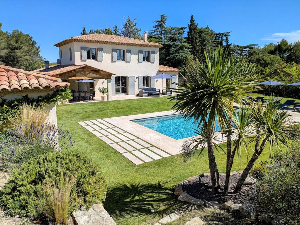 Villa haut de gamme avec piscine et grand jardin - 3