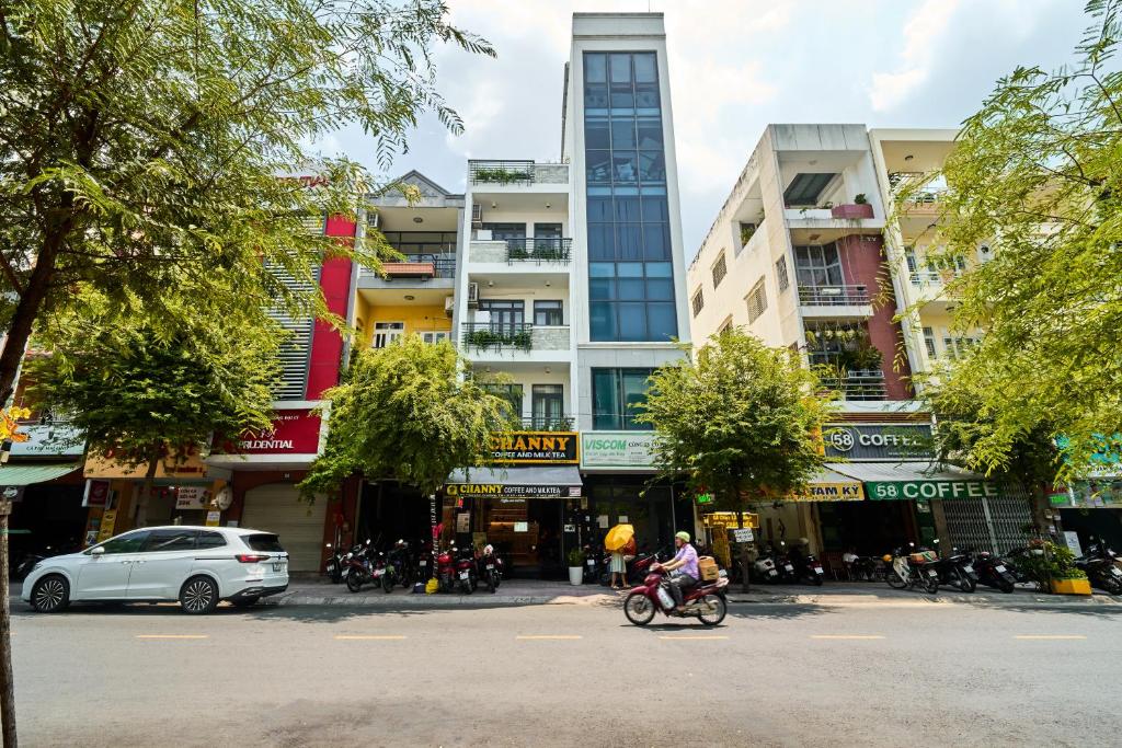 S Lux Apartment 5 mins walking in central
