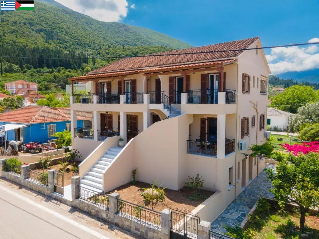 Mary's Studios & Apartment，位于萨米的酒店