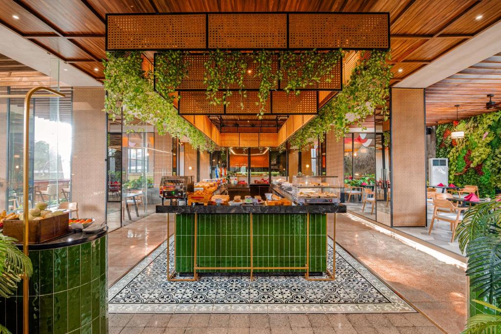 Restaurant, EXCOTEL Design Hotel Surabaya in Surabaya