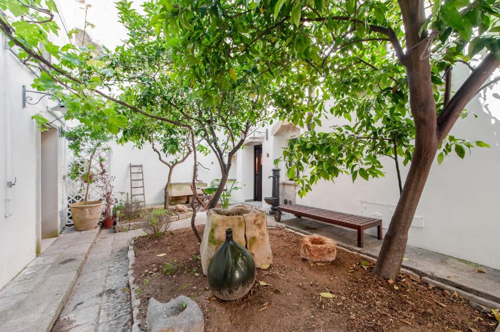 GuestHost - Palazzo Rolli La Stanza della Libreria, Galatone