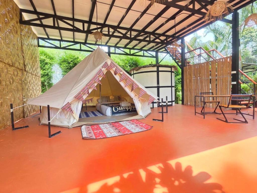 ザ キャンプスター カンチャナブリ (The Campster Kanchanaburi) バルコニー/テラス