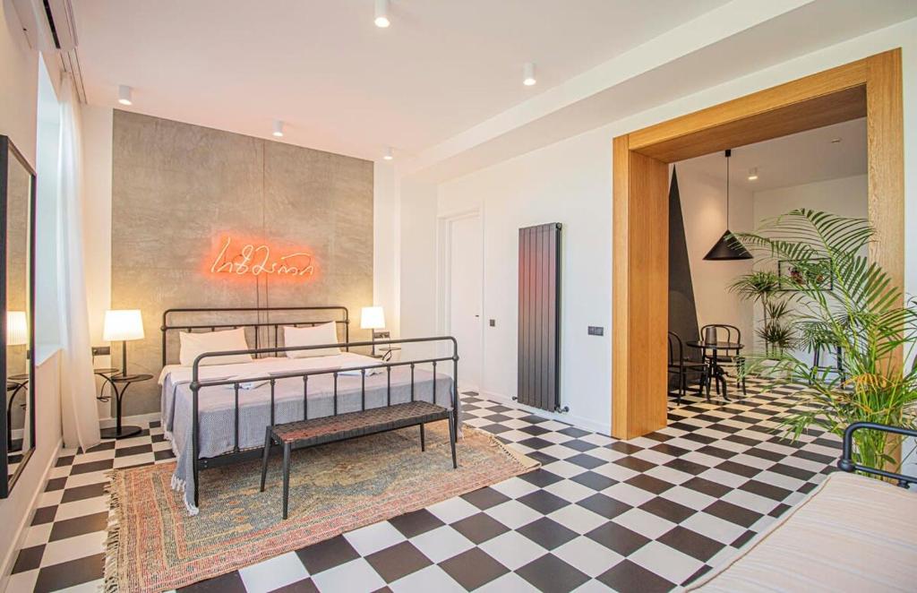 Stylish 1BR Apt In Tbilisi - By Wehost, Tbilisi