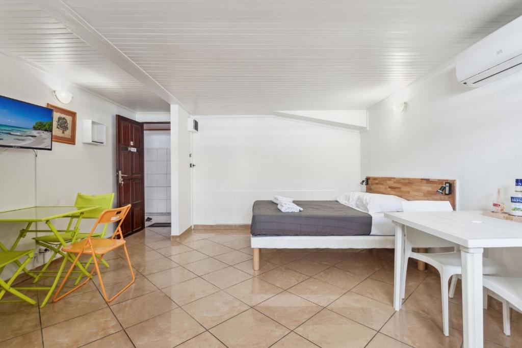 Studio 3-Passiflore - A 7min de la plage, Les Trois-Îlets