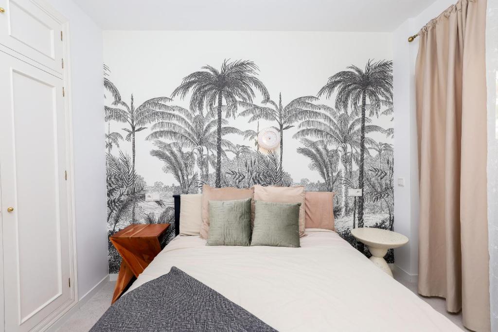 Prime location frontline beach Dona Sofia - 5