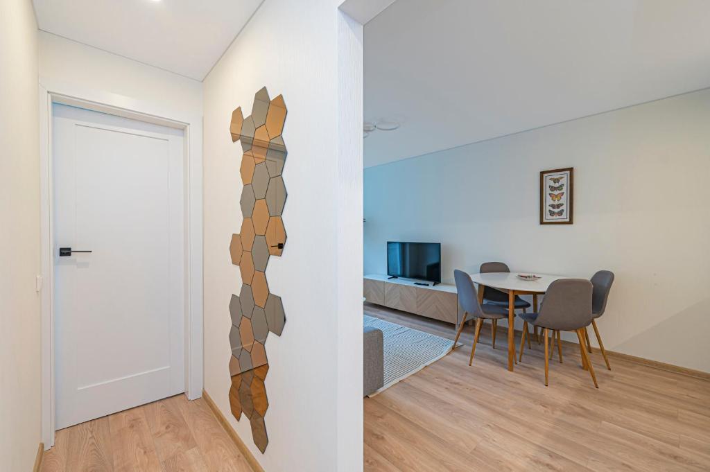 Luminious apartment with balcony by Polo Apartments, Kaunas