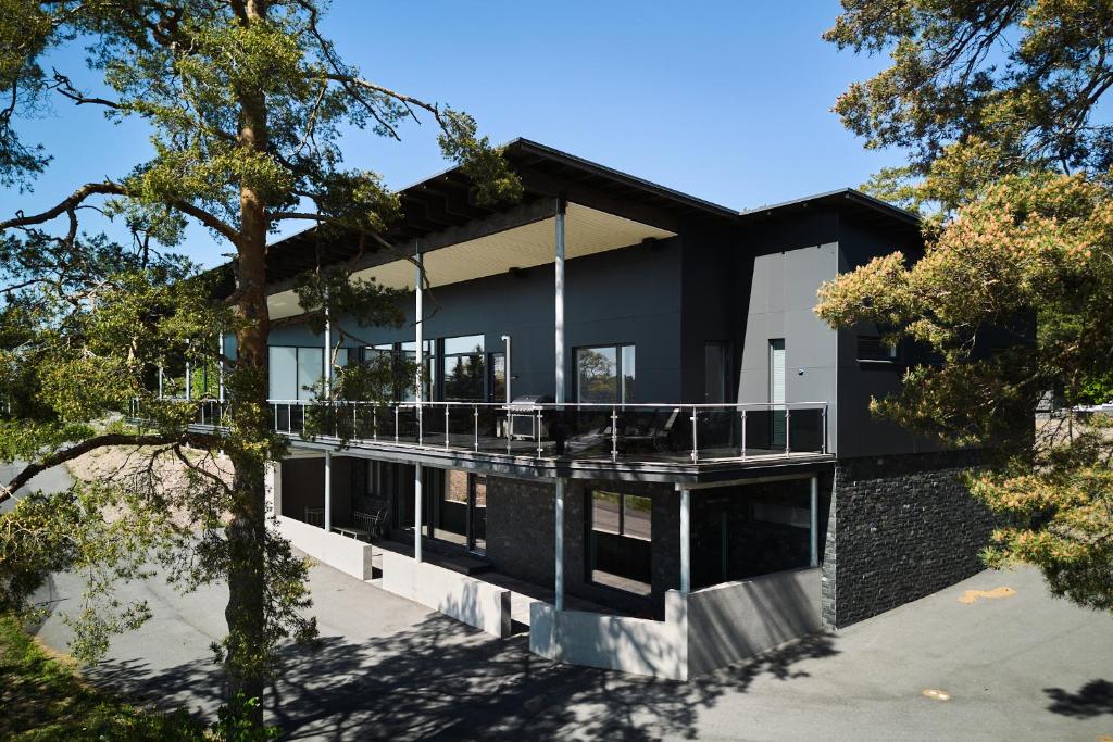 Spacious & Private 4BR Villa next to Kultaranta Resort with Panorama Views, Naantali