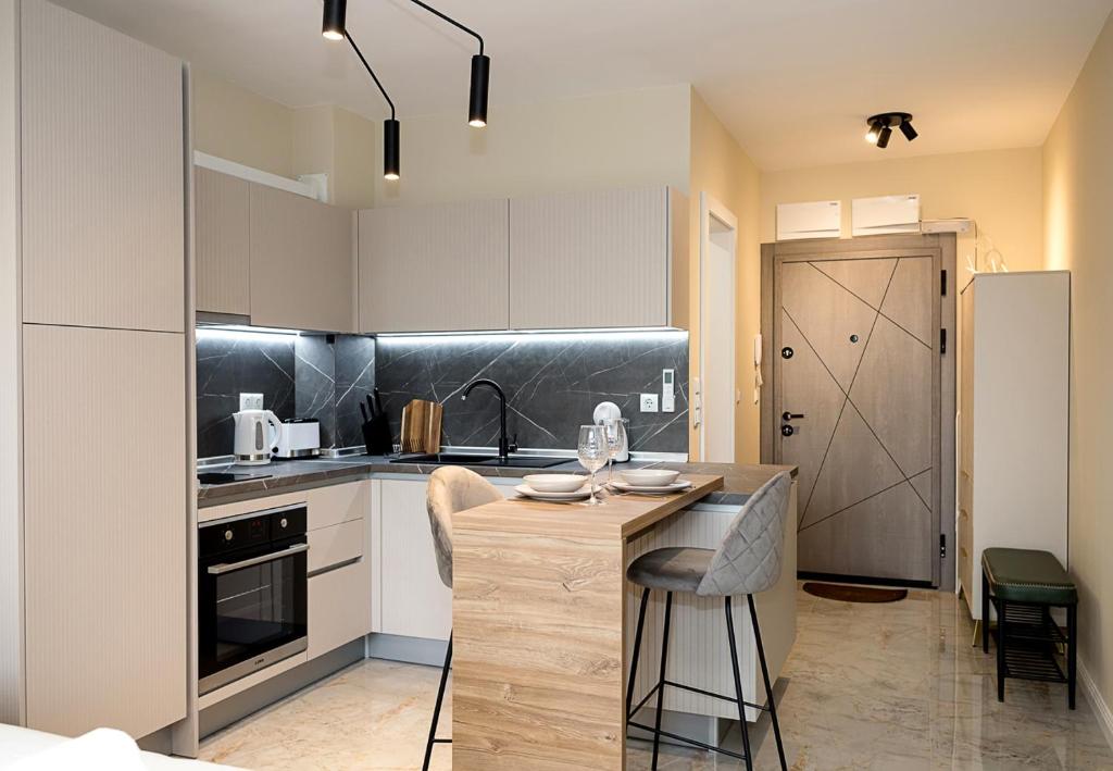 Stylish Studio with Balcony - Bella Vita, Varna by Flat mаnаger, Varna