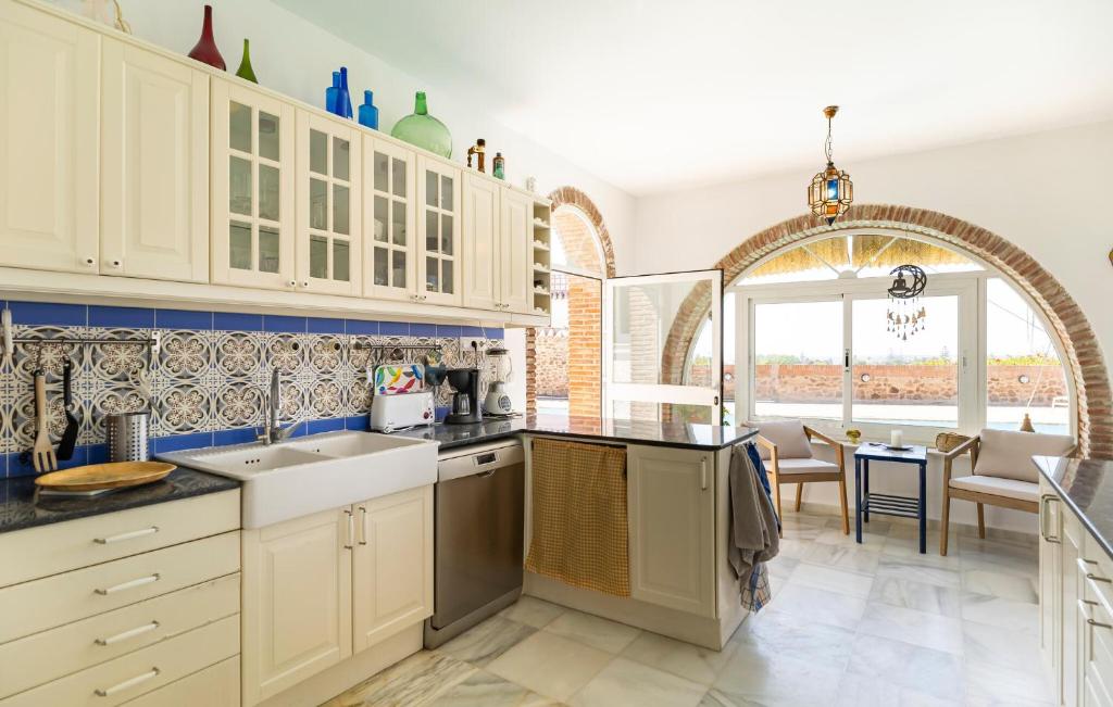 Stunning Home In Conil De La Frontera - 5