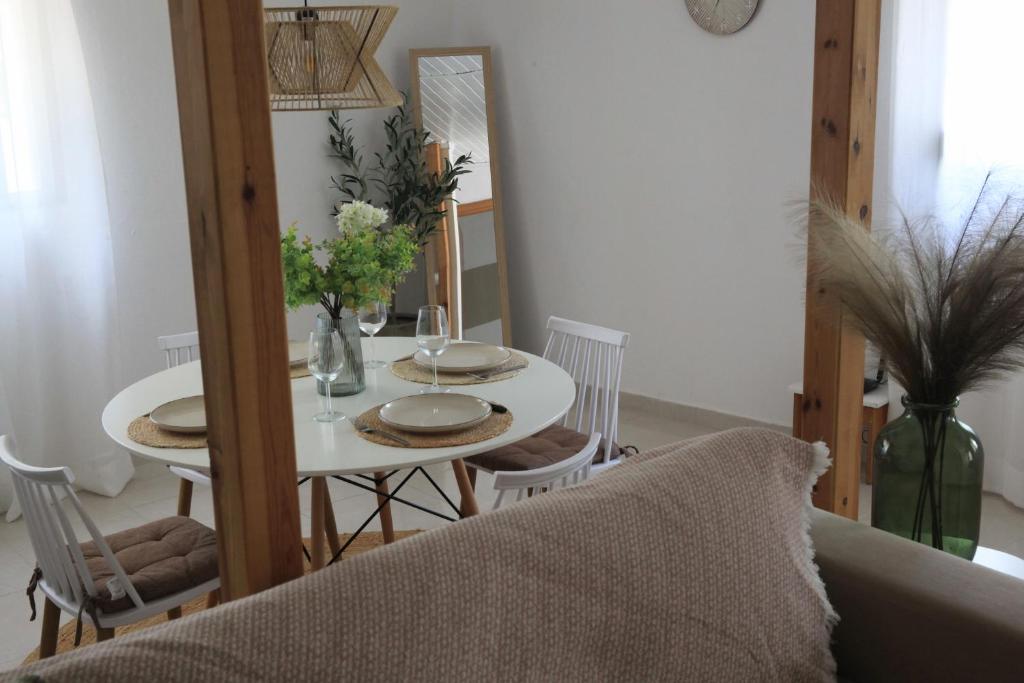 LAXD Summer House, Mákri