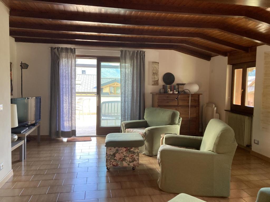 008 Trilocale con terrazzo panoramico, Pinzolo