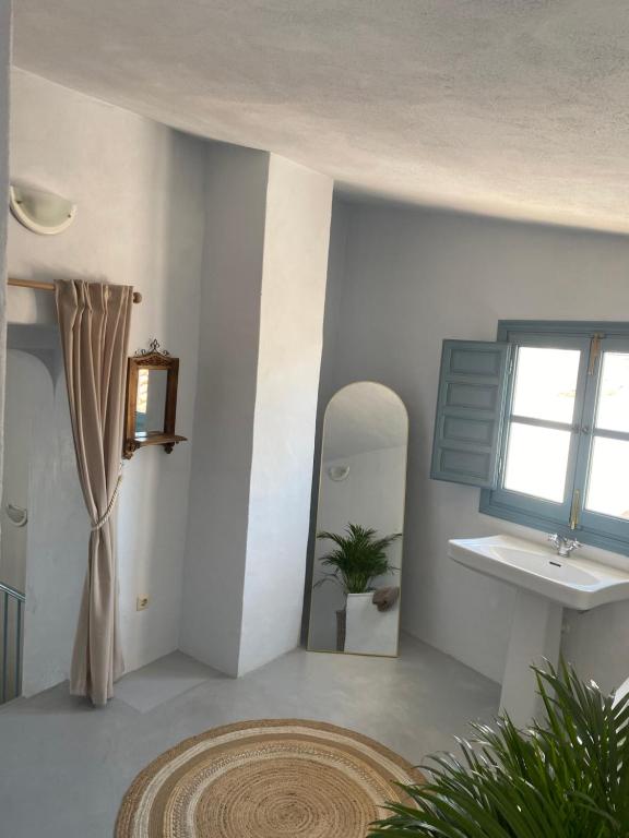 Village Town House with Sea Views and Roof Top Terrace - 2