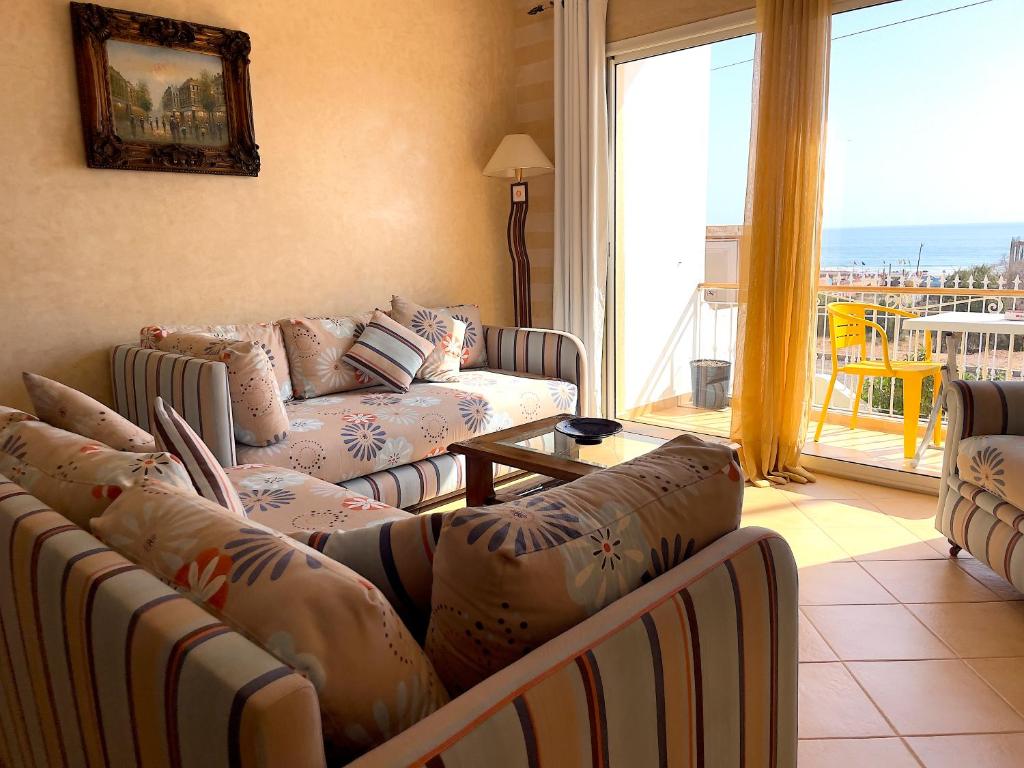 A3 Bel appartement vue mer a 300m de la plage, Agádir