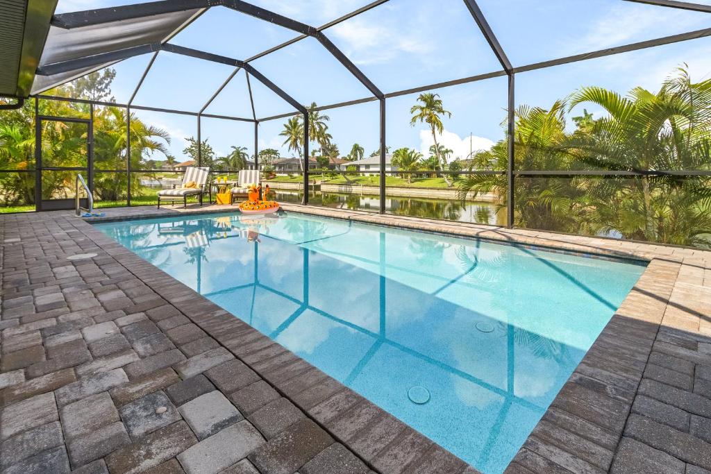 Canal Views & Private Pool - Nirvana on Niagara - Roelens Vacations, Cape Coral