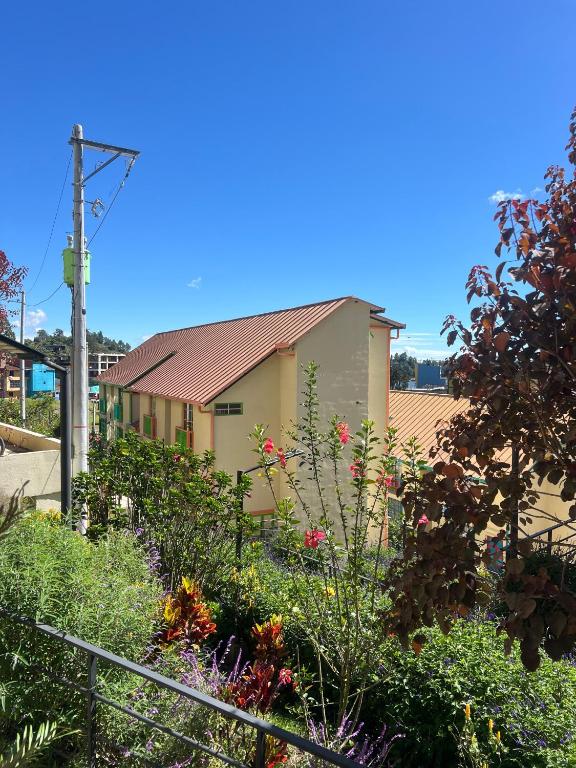 Un apartamento cálido y céntrico rodeado de jardines - 2