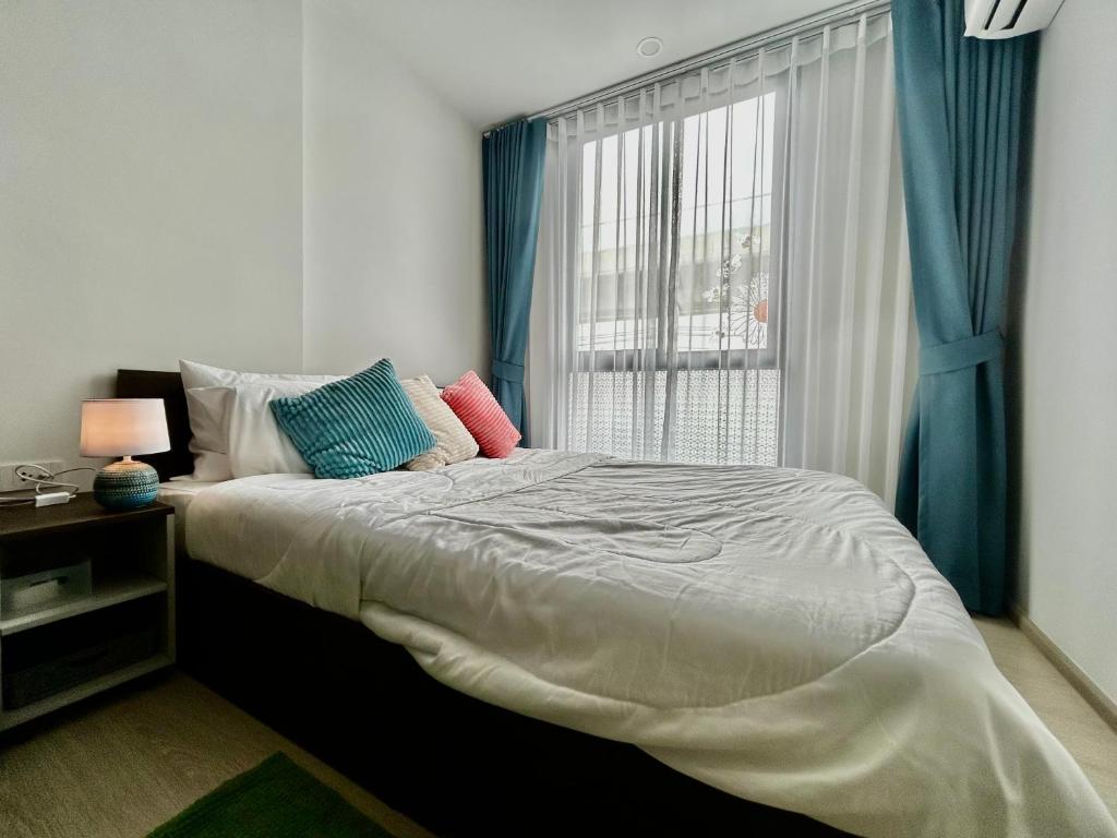 Perfect 1BR at Khukot BTS Station by Orn, Ban Sam Ngam