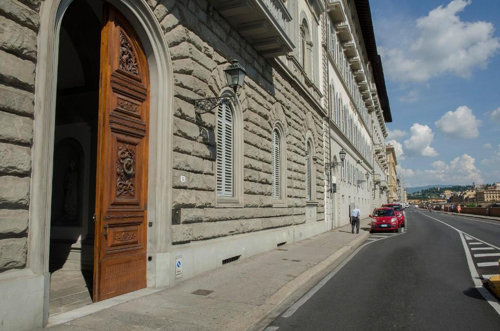 Lungarno Vespucci Apartment by Charming Italy Tour - 3