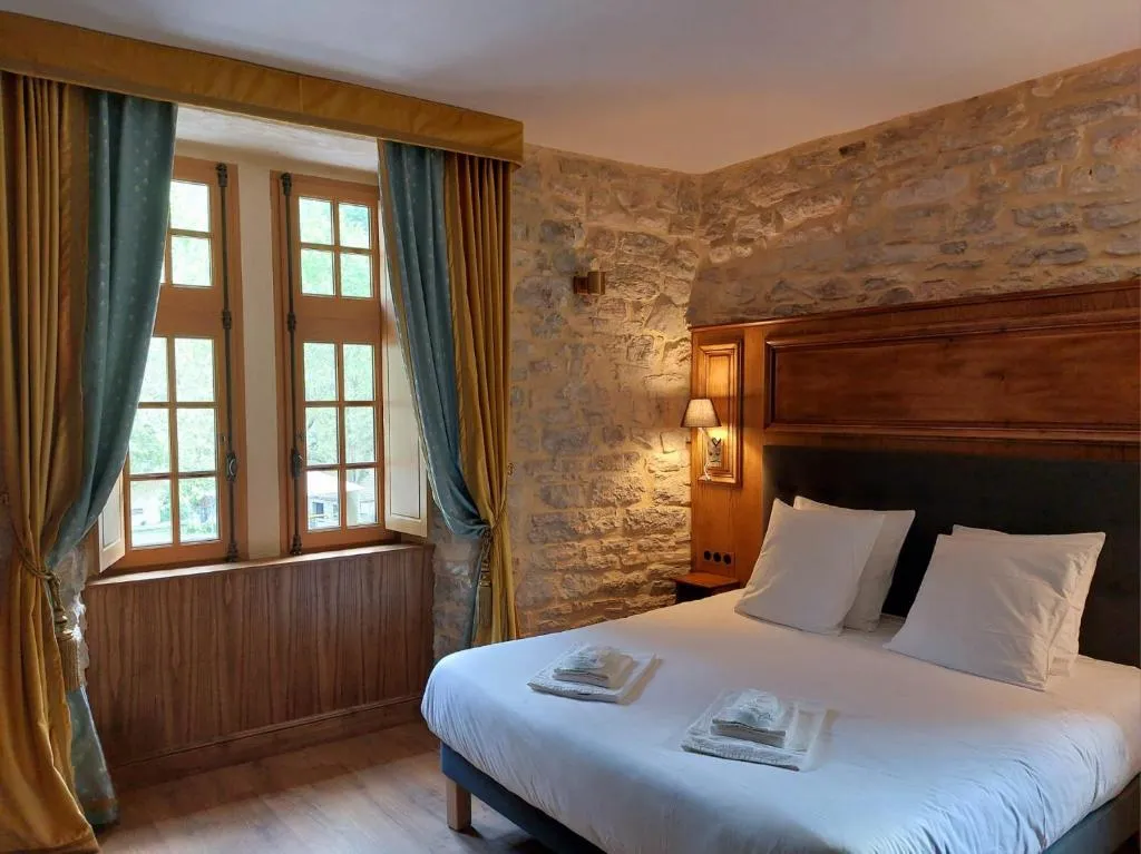 Hôtel-Restaurant Le Manoir De Montesquiou，位于拉马莱恩的酒店