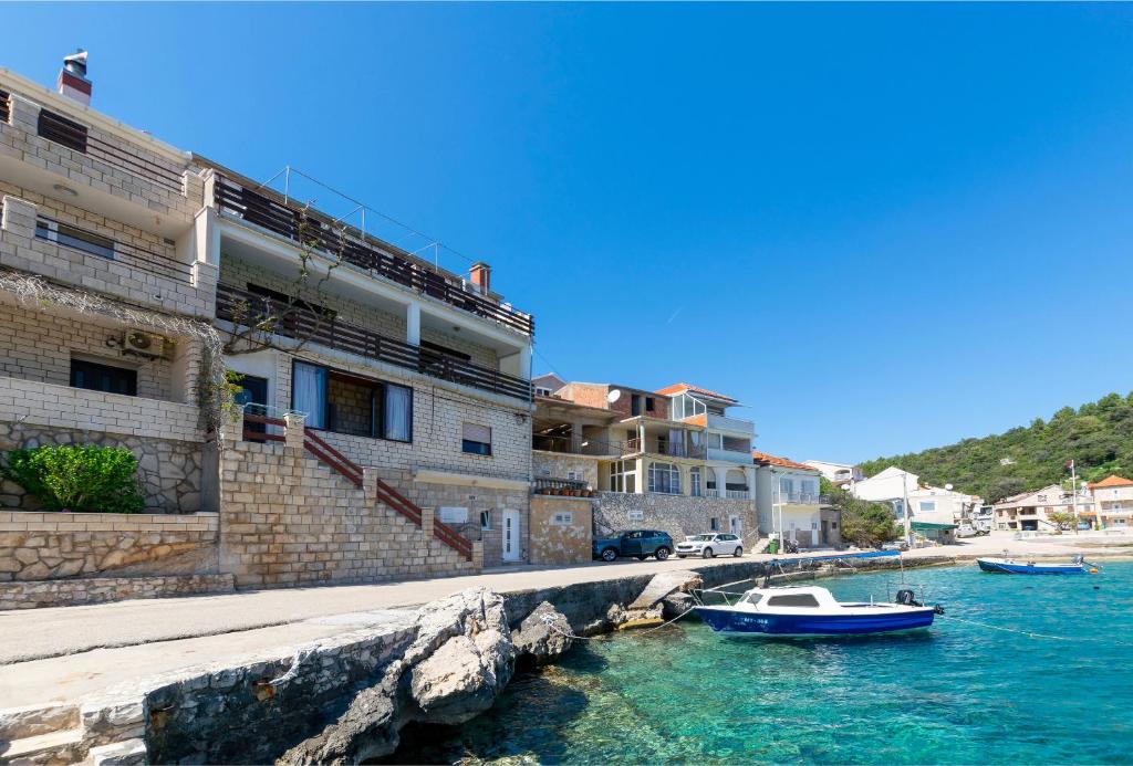 Apartments First row, Zavalatica