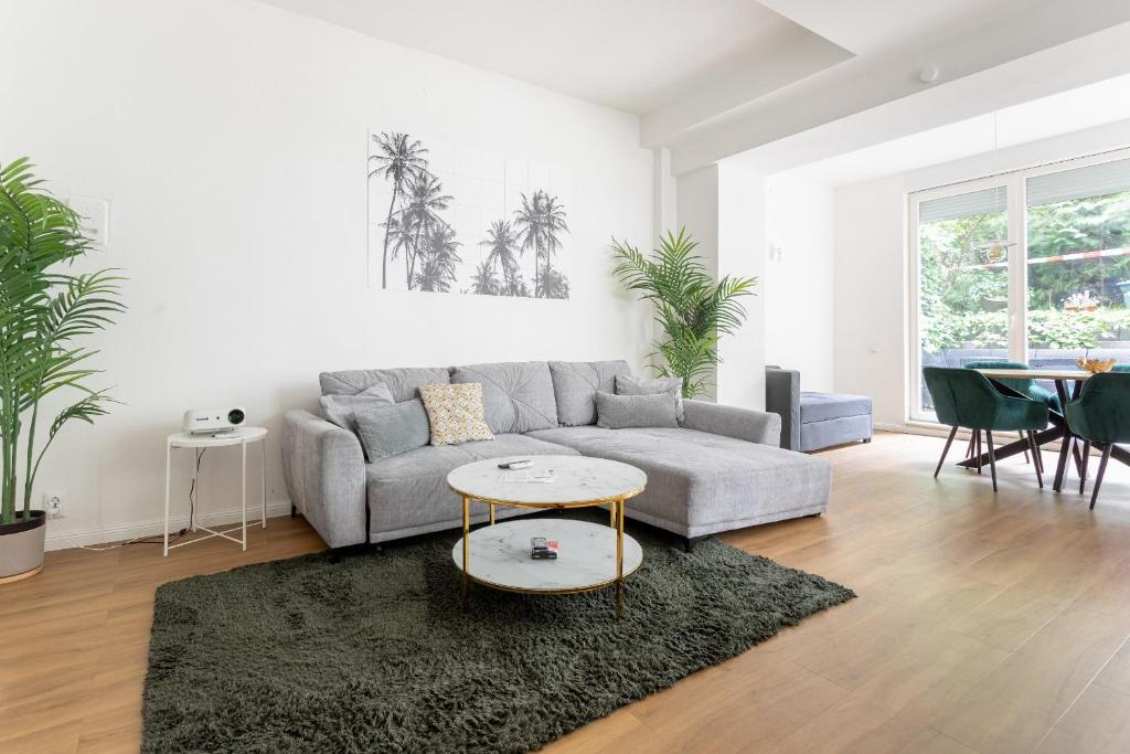 Global Living - Design Apartment I Central I Beamer I Kitchen I Terrace I Berlin, Berlin