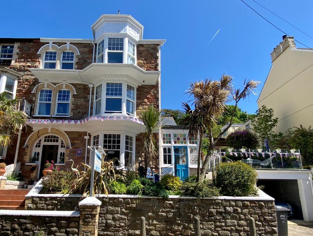 Channel Vista Guest House, Combe Martin - pet-friendly stay