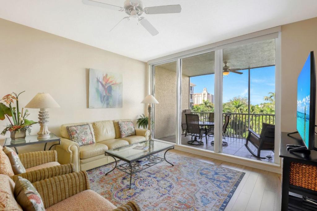 Fun in the Sun―Relax and Play Just Steps From the Beach, Naples