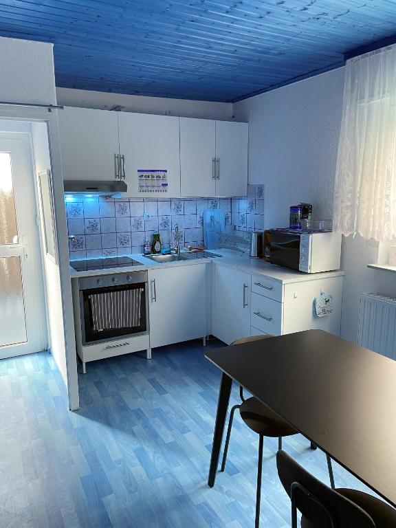 Apartment Klein - alles drin in 45qm, Platz für bis zu 4 Personen plus Hund, egal ob Familie, Kollegen oder Freunde, Riegelsberg