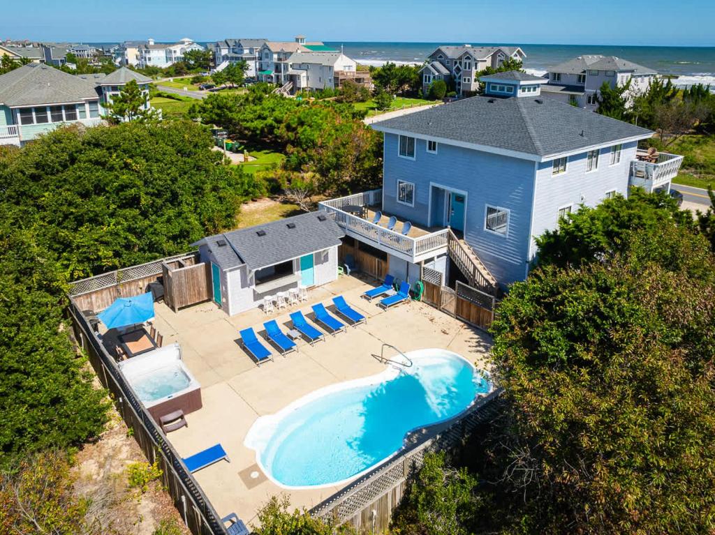 Semi-Oceanfront with Heated Pool Cabana Ocean Views, Corolla