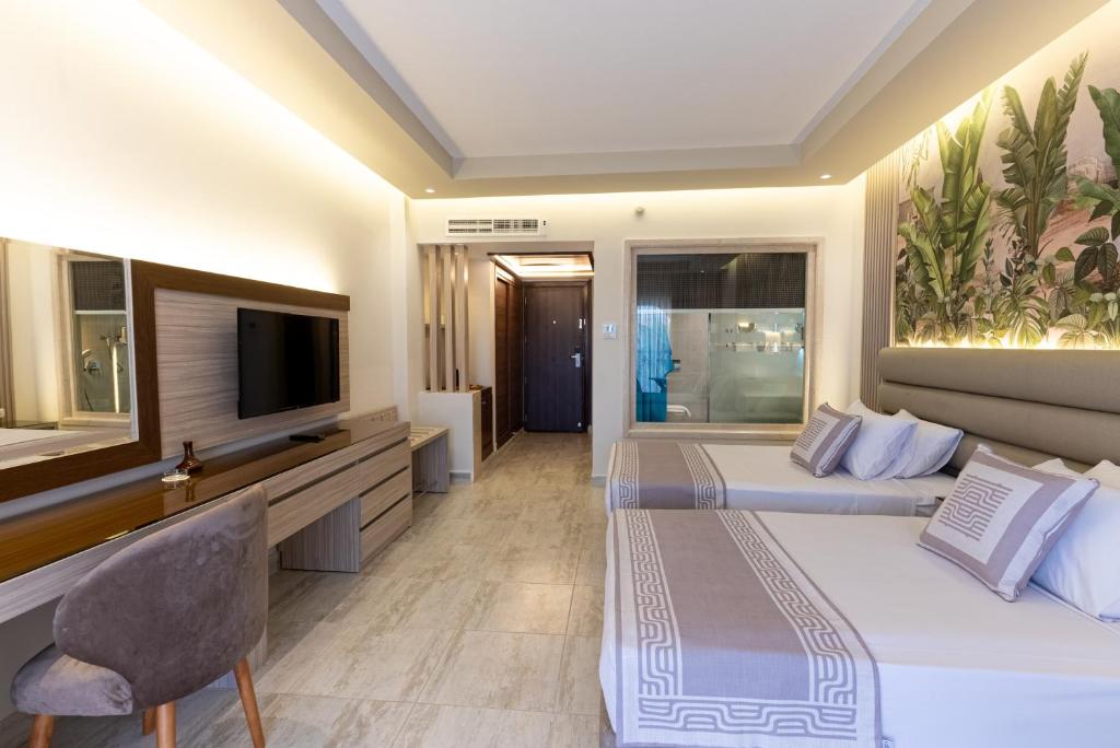 Ali Baba Palace Resort - Families and Couples Only — Hotel rooms in Hurghada, Red Sea