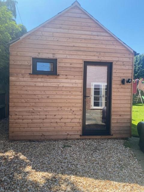 Harvey Hideaway, Claypole