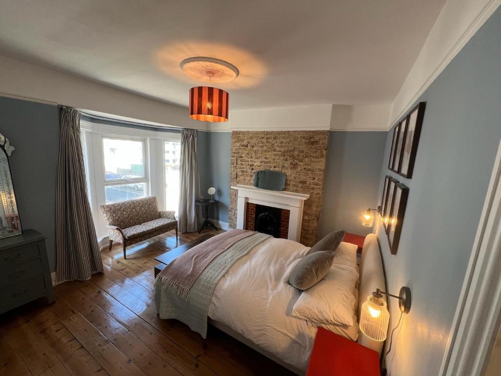 Stylish Seaside Home with Garden 2 minutes to Beach, Margate